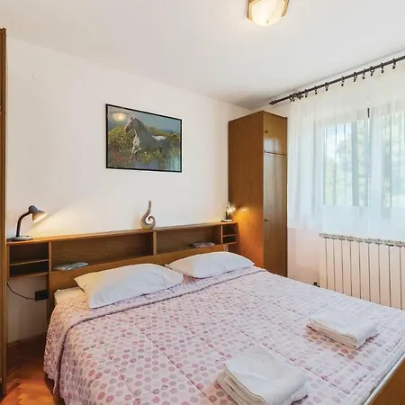 Two-bedroom In Apartment Banjole